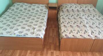 Фото номера Стандартный четырехместный номер Гостевой дом Belyy Lebed г. Лоо 4