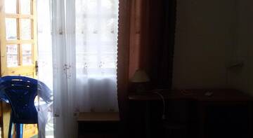 Фото номера Двухместный номер с 2 отдельными кроватями и дополнительной кроватью Гостиница Эвкалипт г. Лоо 4
