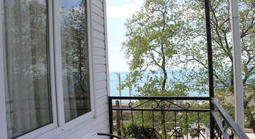 Фото номера Семейный номер с видом на море Гостиница Tatyana Guest House г. Лоо 6