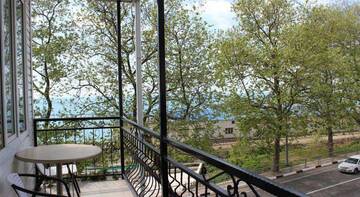 Фото номера Семейный номер с видом на море Гостиница Tatyana Guest House г. Лоо 10