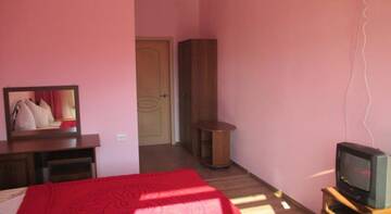 Фото номера Большой двухместный номер Гостиница Guest house Kilikiya г. Лоо 9