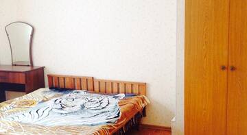 Фото номера Cемейный номер с отдельной ванной комнатой Гостиница У Михалыча г. Лоо 5