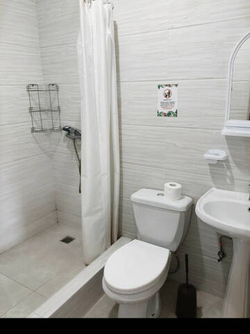 Фото номера 5-8 эконом (4 койко-мест) Гостиница Нараяна г. Лоо 6