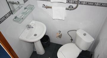 Фото номера Улучшенный двухместный номер с 1 кроватью, террасой и видом на море Гостиница ВВВ г. Лоо 5