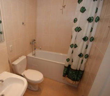 Фото номера Стандартный номер с балконом  Гостиница Alexandria Guest House г. Лоо 3