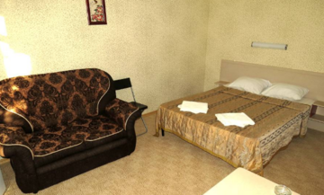 Фото номера Стандартный номер с балконом  Гостиница Alexandria Guest House г. Лоо 4