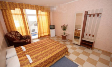 Фото номера Стандартный номер с балконом  Гостиница Alexandria Guest House г. Лоо 5