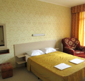 Фото номера Стандартный номер с балконом  Гостиница Alexandria Guest House г. Лоо 7