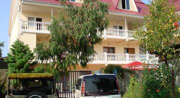 Фото номера Классический трехместный номер Гостиница Guest House Agava г. Лоо 5