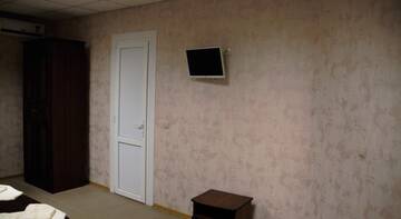 Фото номера Стандартный трехместный номер Гостиница Люди г. Лоо 8