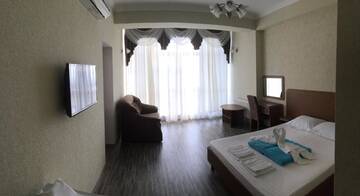 Фото номера Роскошный трехместный номер Гостиница Guest House Brizas г. Лоо 6