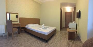 Фото номера Роскошный трехместный номер Гостиница Guest House Brizas г. Лоо 4