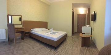 Фото номера Роскошный трехместный номер Гостиница Guest House Brizas г. Лоо 7