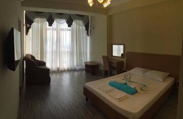 Фото номера Роскошный трехместный номер Гостиница Guest House Brizas г. Лоо 5