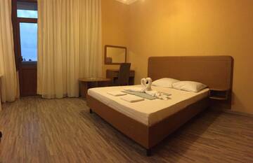 Фото номера Четырехместный номер с видом на море Гостиница Guest House Brizas г. Лоо 4