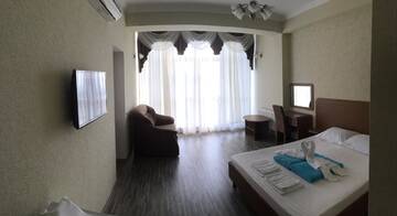 Фото номера Роскошный трехместный номер Гостиница Guest House Brizas г. Лоо 3