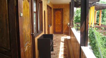 Фото номера Трехместный номер с общей ванной комнатой Гостевой дом Dom-cottage na Druzhby г. Лоо 9