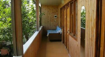 Фото номера Трехместный номер с общей ванной комнатой Гостевой дом Dom-cottage na Druzhby г. Лоо 3