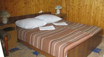 Фото номера Коттедж с 3 спальнями Гостевой дом Dom-cottage na Druzhby г. Лоо 10