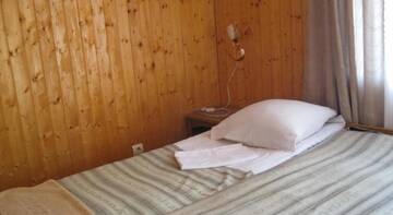 Фото номера Семейный номер с общей ванной комнатой Гостевой дом Dom-cottage na Druzhby г. Лоо 8
